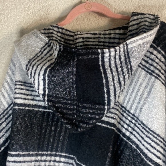 Express plaid striped windowpane one size hooded womens poncho top arm hole - Picture 6 of 11